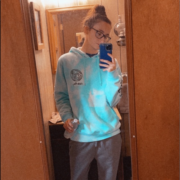 Meet your Posher, Hannah - Picture 3 of 3